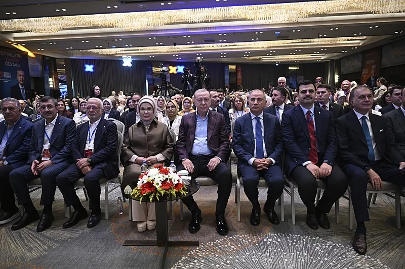 ak-parti-33-istisare-ve-degerlendirme-kampi-baskan-erdogandan-onemli-aciklamalar-canli-yayin-1782547948569.jpeg Başkan Erdoğan'dan fosillere tepki: Başörtüsü bu toprakların normalidir | CHP dış mihraklardan kurtulmalı-3