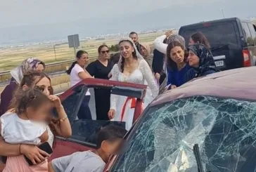 Erzurum’da düğün konvoyundaki otomobil hafriyat kamyonuyla çarpıştı: 2 ölü 4 yaralı