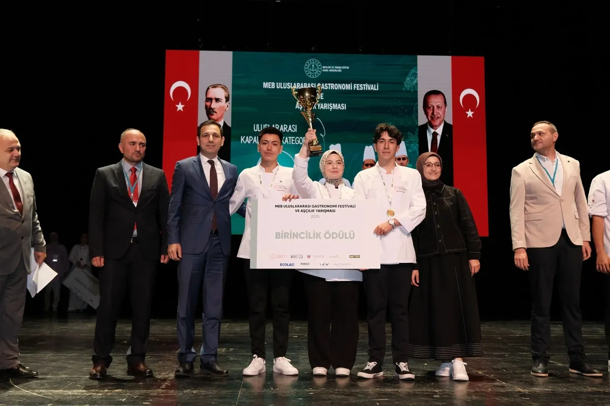 turk-dunyasinin-en-ozel-lezzetleri-istanbulda-yarisiyor-9-ulkeden-ekipler-mutfakta-1780492240152.jpeg Türk dünyasının en özael lezzetleri İstanbul’da yarışıyor: 9 ülkeden ekipler mutfakta-4