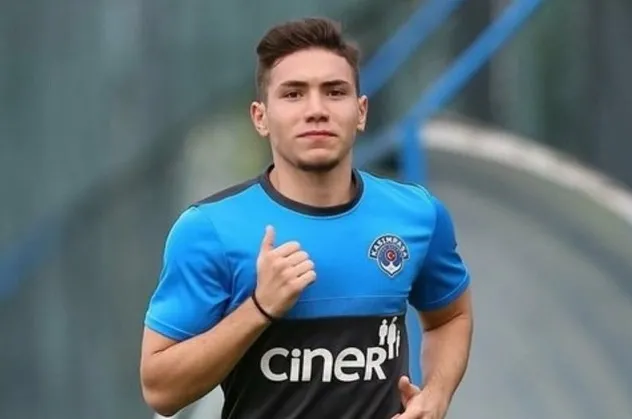 Galatasaray istedi Fenerbahçe kaptı! Genç sol bek imzayı atıyor