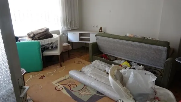 girdikleri-evde-4-gun-boyunca-yasayan-hirsizlar-kapi-girislerine-bicak-birakarak-kactilar-1662809606088.jpg Girdikleri evde 4 gün boyunca yaşayan hırsızlar kapı girişlerine bıçak bırakarak kaçtılar-5
