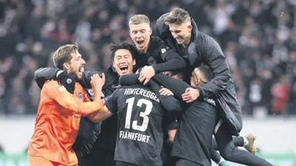 bu-sezon-elestirilerin-en-buyuk-hedefi-olan-arda-turan-galatasaray-formasiyla-1-yildir-gol-atamiyor-1651702057590.jpeg Bu sezon eleştirilerin en büyük hedefi olan Arda Turan Galatasaray formasıyla 1 yıldır gol atamıyor-7