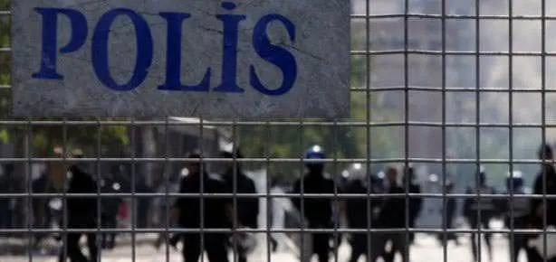 Poliste deprem sürüyor