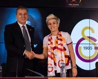 Işıl Alben resmen yuvaya döndü