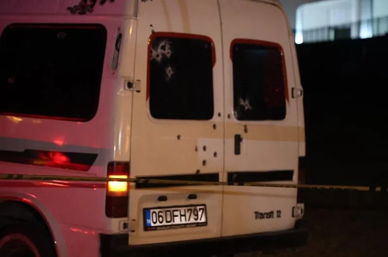 Konya'da dehşet yaşandı! İki kardeşin bulunduğu araca kurşun yağdı: Minibüste 24 kurşun deliği var!-1