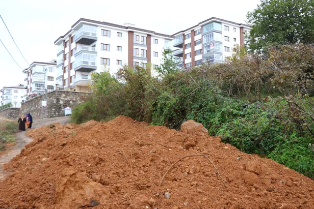 Trabzon'da inanılmaz olay! Tapusu bende' dedi, yolu kapattı-2
