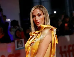 Jennifer Lopez’in zor anları! Yeni filmi Hustlers’ın galasında protesto edildi!