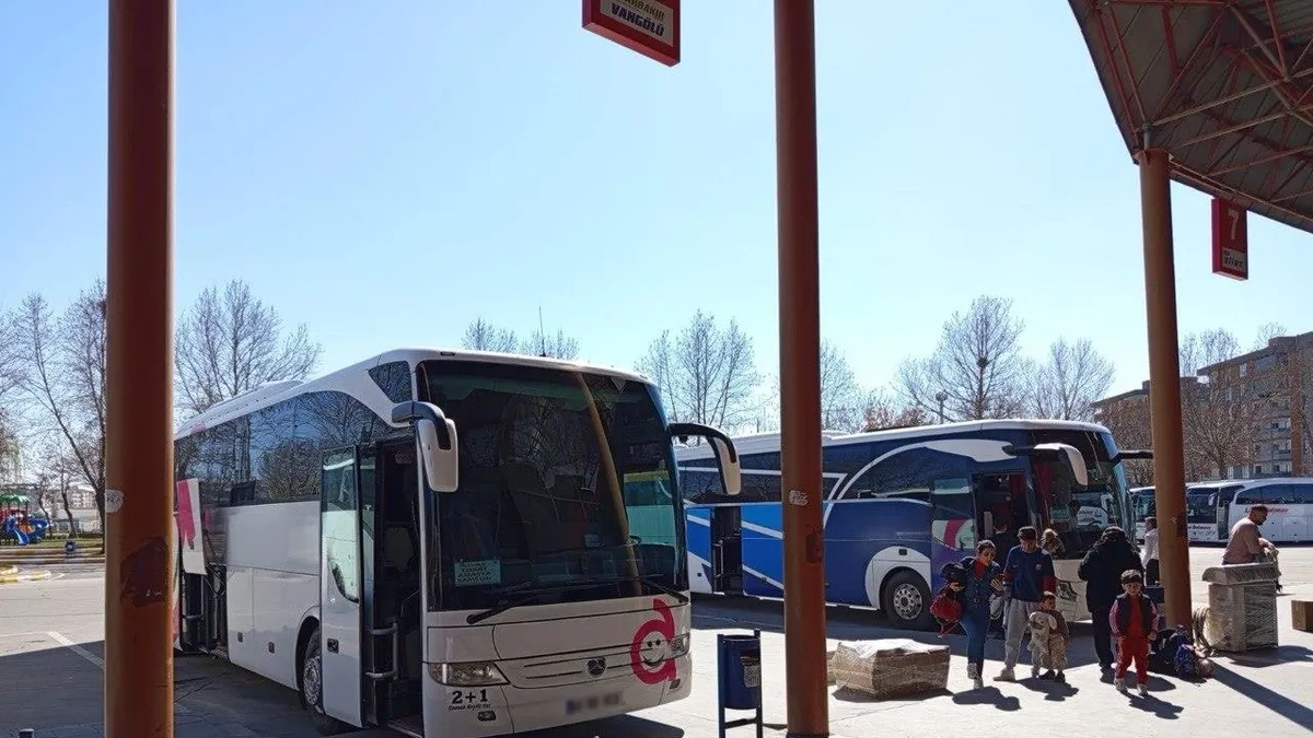 20 milyon kişi yola çıkacak! Bilet satışları patladı! Bakan Uraloğlu'ndan ek sefer açıklaması