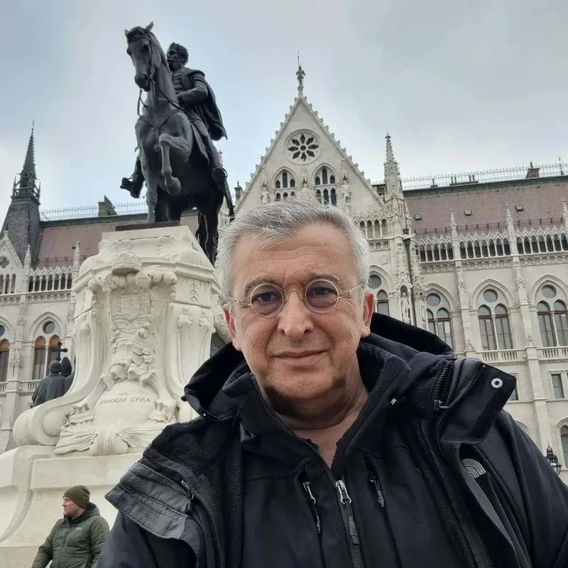 huseyin-avni-danyaldan-esine-siirli-kutlama-15-yillik-mutlulugun-ikna-dolu-hikayesi-1772712827432.jpg Hüseyin Avni Danyal’dan eşine şiirli kutlama! 15 yıllık mutluluğun ikna dolu hikayesi!-4