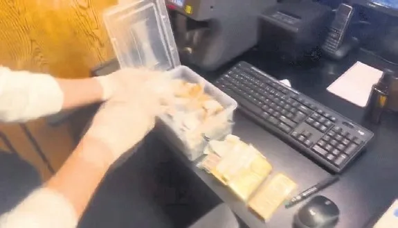 soygun-mesaji-ikizine-kacti-1764999942510.jpeg Çalınan ziynetler, Takvim arşiv