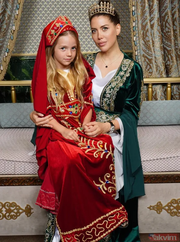 İstanbul kazan Wanda kepçe! Mauro Icardi'nin eşi Wanda Nara bu kez soluğu İstanbul'da halk plajında aldı ortalık yıkıldı - 3