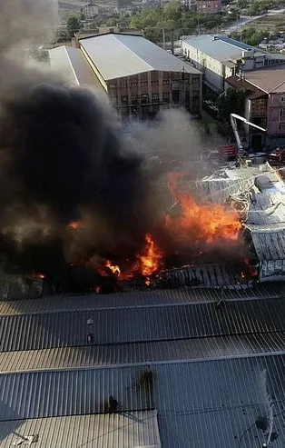 Son dakika: Arnavutköy'de fabrika yangını