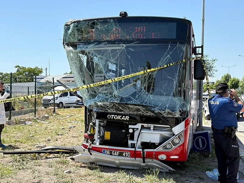 ankarada-belediye-otobusu-kaza-yapti-olu-ve-yaralilar-var-1782215665145.jpeg Ankara'da belediye otobüsü kaza yaptı: Ölü ve yaralılar var-2