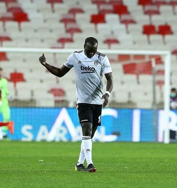 adim-adim-edin-dzeko-transferde-en-guclu-aday-besiktas-1623018458515.jpeg Adım adım Edin Dzeko! Transferde en güçlü aday Beşiktaş...-3