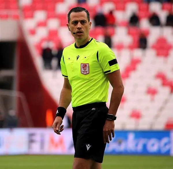 steaua-bukresin-patronu-becaliden-galatasaraya-sitem-morutan-icin-odeme-almadim-1642461101422.jpeg Steaua Bükreş’in patronu Becali'den Galatasaray'a sitem! "Morutan için ödeme almadım"-12