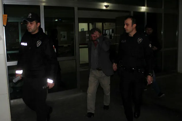 Tartıştığı oğlunu göğsünden bıçakladı