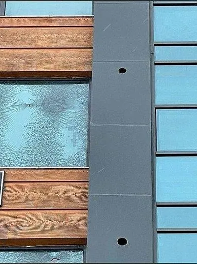 İyice zıvanadan çıktılar! Hakkari'de HDP'lilerden AK Parti binasına alçak saldırı-2