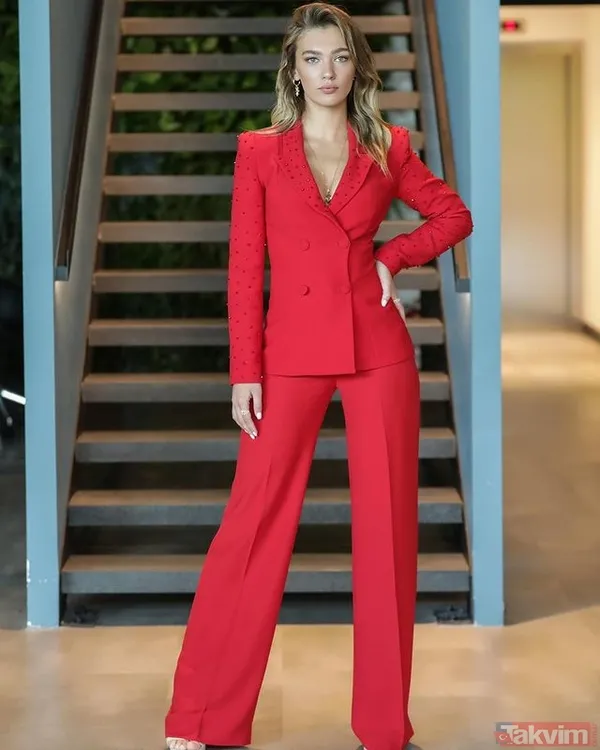 Melisa Döngel’den cüretkar paylaşımlar! Önce plajı podyuma çevirdi poz verdi sonra beyaz bikinisiyle dans etti sosyal medya sallandı - 4