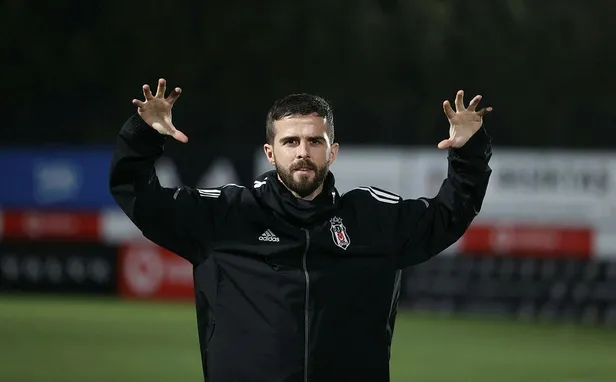 pjanic-seferberligi-1645482458412.jpeg Sakatlığı nedeniyle Altay maçında forma giyemeyen Pjanic Galatasaray maçına yetiştirilmeye çalışıyor-2