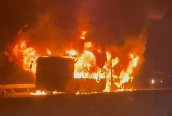 Arnavutköy’de İETT otobüsü alev topuna döndü!