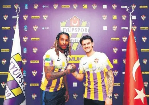 trabzonspor-teknik-direktoru-abdullah-avcidan-besiktas-maci-oncesi-oyuncularla-toplanti-yapti-1648680977776.jpeg Trabzonspor Teknik Direktörü Abdullah Avcı'dan Beşiktaş maçı öncesi oyuncularla toplantı yaptı-12