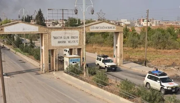 teroristler-rasulayndan-kizilhac-ambulanslari-ve-sivil-araclarla-kaciyor-1571587369772.jpg Teröristler Rasulayn'dan ambulanslar ve sivil araçlarla kaçıyor-3