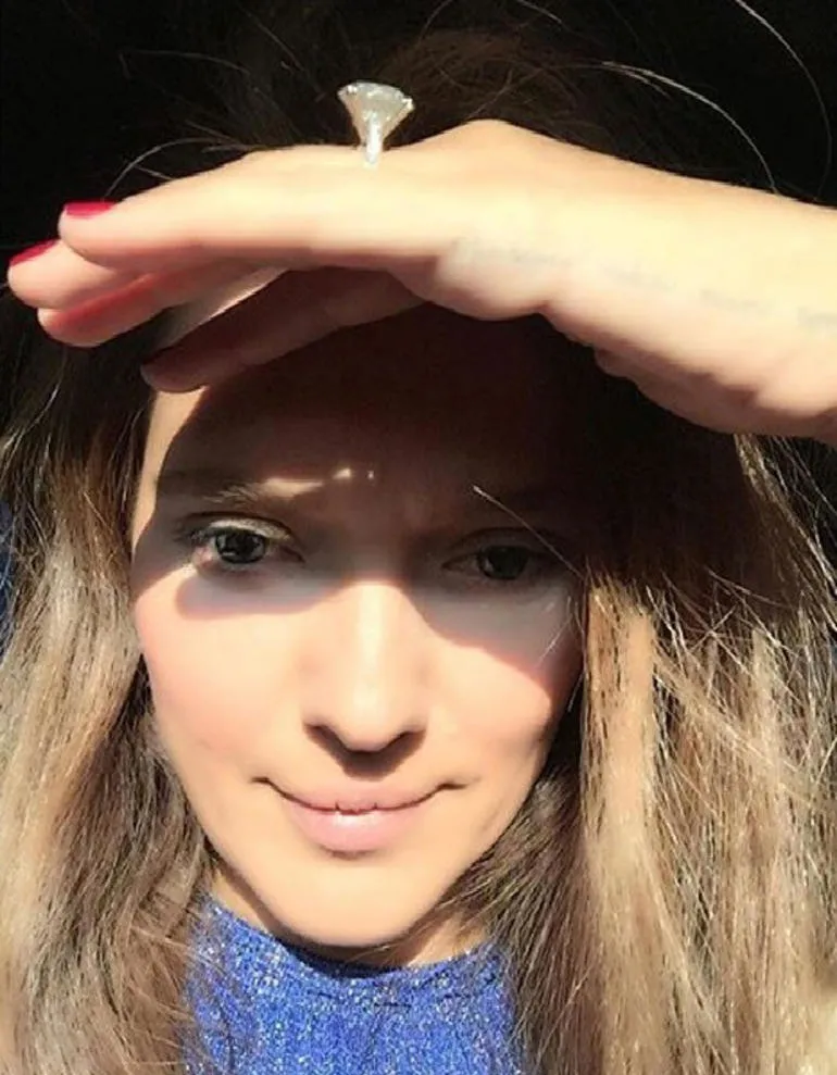 Demet Akalın boşanmanın ardından ilk konserini verdi!Bir detay dikkatlerden kaçmadı - 4