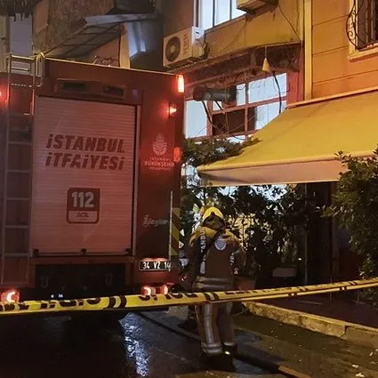 Beyoğlu'nda kız isteme faciası! Havai fişek evi yaktı: 8 kişi hastanelik oldu