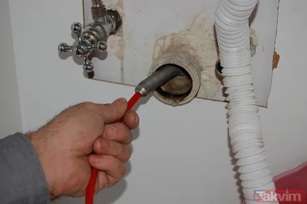 Ardından Kaynayan Suyu Gidere Dökerek Karışımın Etkili Bir Şekilde Çalışmasını Sağlayın.