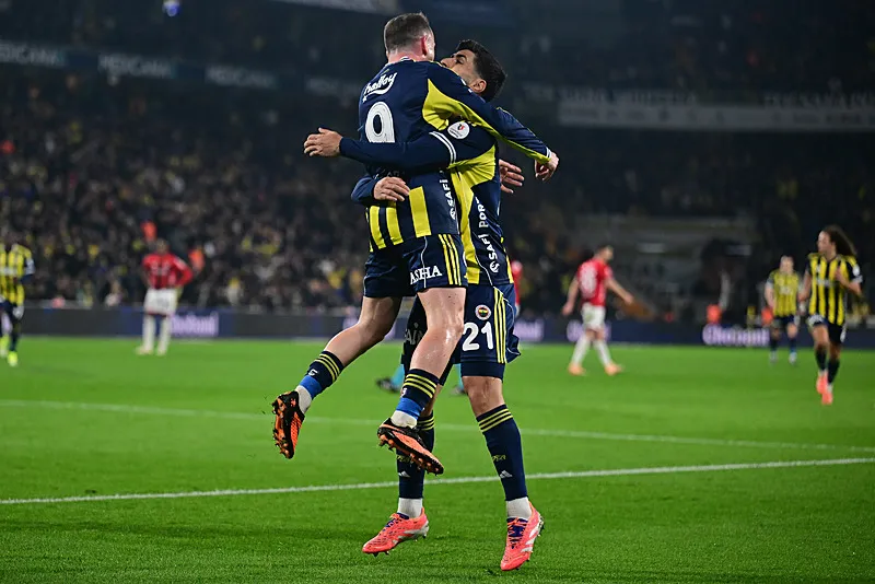 Spor yazarları Fenerbahçe - Gençlerbirliği maçını değerlendirdi! "Hakemliğin iflas gecesi" - 1