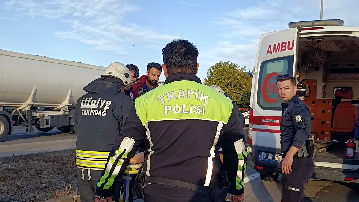 1790798567317.jpg Tekirdağ’da içinde 4 yaşındaki çocuk bulunan otomobili kaçıran şüpheli, yayaya ve iki araca çarpıp yakalandı-4