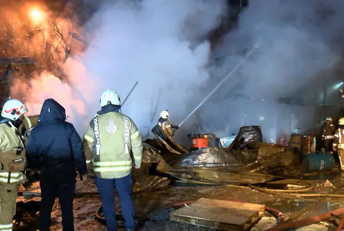 Tuzla’da fabrika yangını!