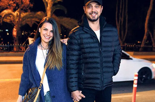 Aslı Enver eski sevgilisi Murat Boz'u stalklarken hiç yapmaması gerekeni yaptı ortalık karıştı! Aslı Enver-Murat Boz cephesinde neler oluyor?