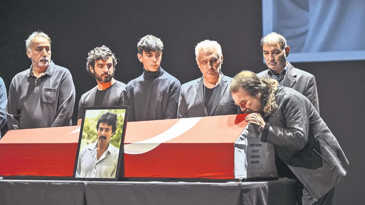 İçimiz yanar! Arabeskin Ferdi Babası toprağa verildi: Yüzbinlerce hayranı ona şarkıları ile veda etti