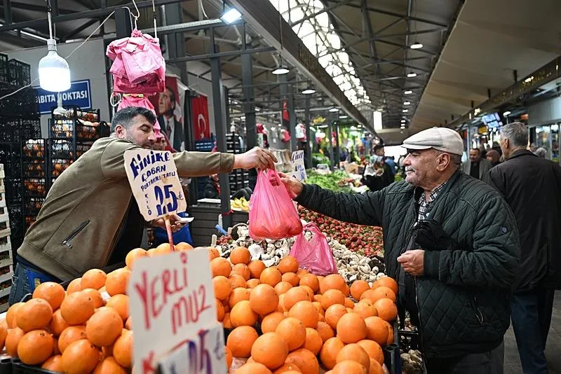 Boykot çağrısı sokakta karşılık bulmadı. (AA)