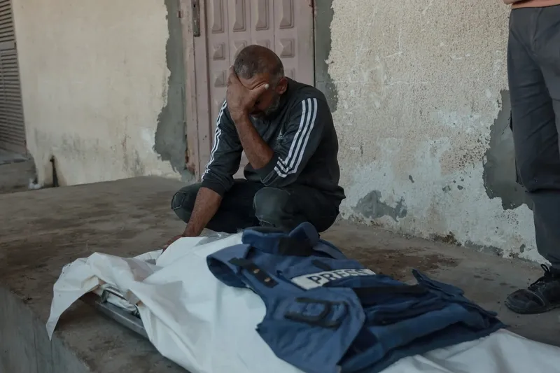 almanya-isin-ucu-zdfye-degince-gazzeyi-hatirladi-israile-yine-toz-konduramadilar-soke-edici-demekle-yetindiler-1760970576847.jpeg Almanya işin ucu ZDF'ye değince Gazze'yi hatırladı! İsrail'e yine toz konduramadılar: "Şoke edici" demekle yetindiler-2