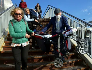 İETT engelli ve yaşlıları zor durumda bıraktı