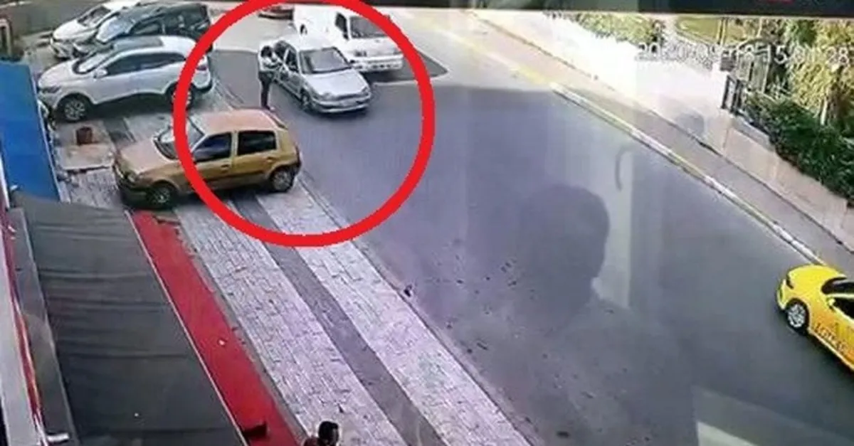Esenyurt'ta kapkaççı dehşeti: Çantasını aldıkları kadını böyle sürüklediler