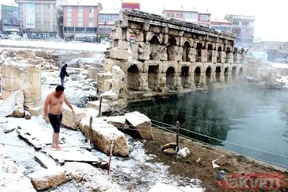 Yozgat’ta dondurucu soğukta yüzme keyfi