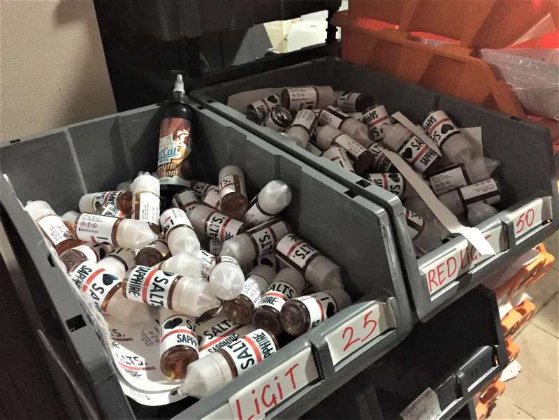 Lüks villayı elektronik sigara imalathanesine çevirmişler - 6