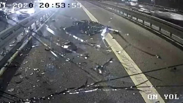 Metrobüs yolundaki feci kazada dikkat çeken detay!-1