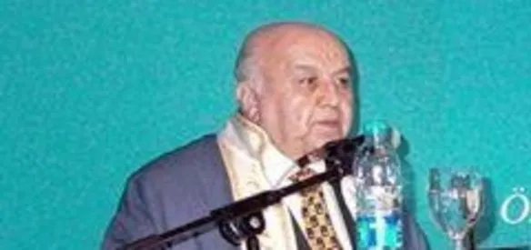 Gazi Üniversitesi kurucularından Prof. Dr. İhsan Tarakçıoğlu, tedavi gördüğü İbn-i Sina Hastanesi'nde 83 yaşında vefat etti