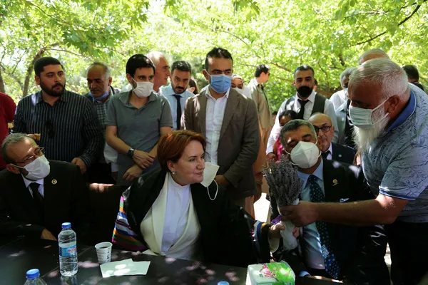 iyi-parti-genel-baskani-meralaksenerden-tuncelide-chp-liderinin-adayligina-destek-kilicdaroglunun-elbette-hakkidir-1626102975876.jpg İYİ Parti Genel Başkanı Meral Akşener'den Tunceli'de CHP liderinin adaylığına destek: Kılıçdaroğlu'nun elbette hakkıdır-2