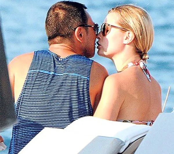Serdar Ortaç'ın Eşi Chloe Loughnan sınırları zorladı!-4