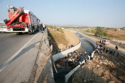 İzmir’de göçmenlerin içinde bulunduğu kamyon devrildi! 22 kişi hayatını kaybetti
