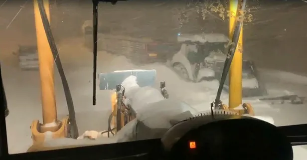Kars’ta tipi nedeniyle onlarca araç mahsur kaldı
