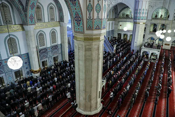 1651411963284.jpg DİYANET İZMİR BAYRAM NAMAZI SAATİ 2022: 2 Mayıs İzmir bayram namazı saat kaçta? İl il namaz vakitleri!-6