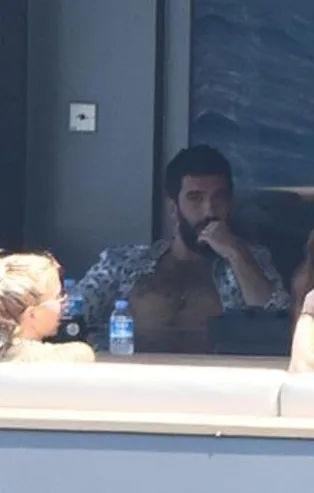 Emre Belözoğlu ve Arda Turan Terim'i yok saydılar!