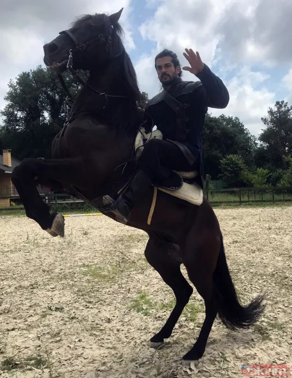 Diriliş Osman için geri sayım başladı! Diriliş'in Osman Bey'i Burak Özçivit 1 yıl boyunca haftanın 5 günü 8 saat eğitim aldı! - 1