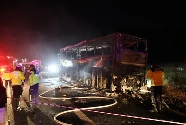 Denizli-Aydın otoyolunda feci kaza |Otobüs alev topuna döndü: 1’i bebek 8 ölü, 33 yaralı